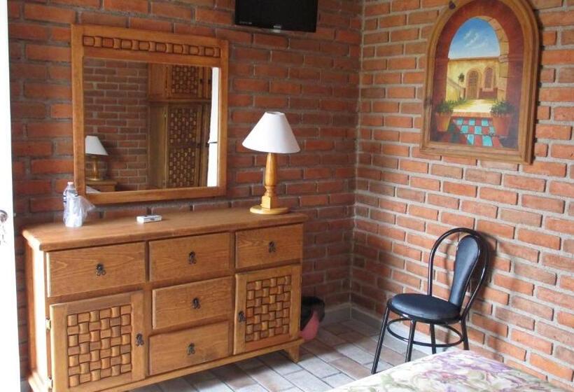 ２ダブルベッドのスタンダードルーム, Villa Monarca Inn