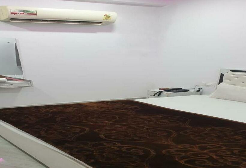 Трехместный Номер Классика, Oyo 82544  Rajni Guest House