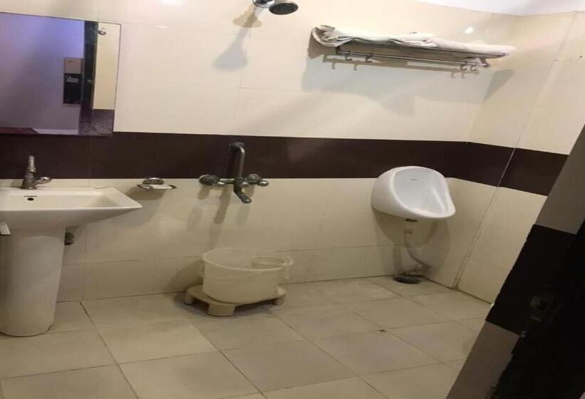 Трехместный Номер Классика, Oyo 82544  Rajni Guest House