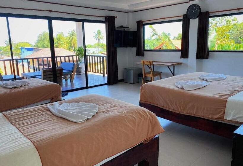 اتاق خانوادگی, The Reef Hotel & Studios