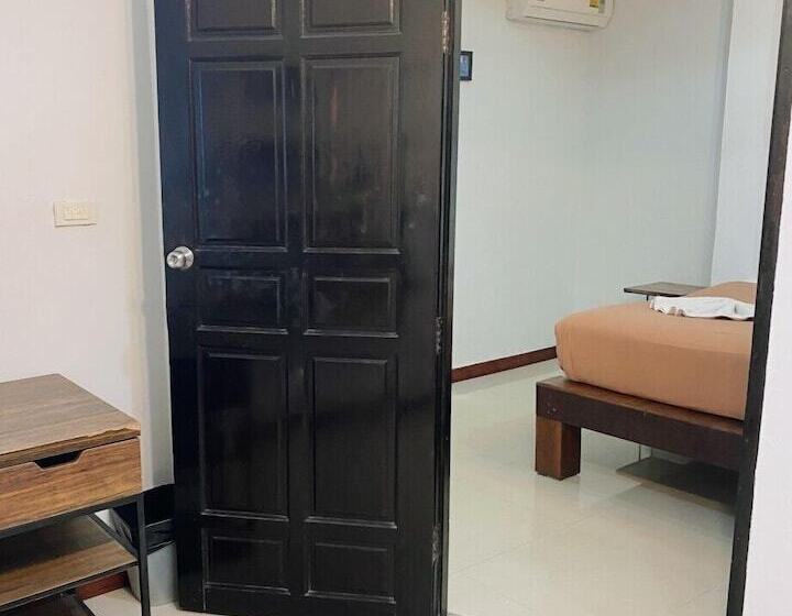 اتاق خانوادگی, The Reef Hotel & Studios