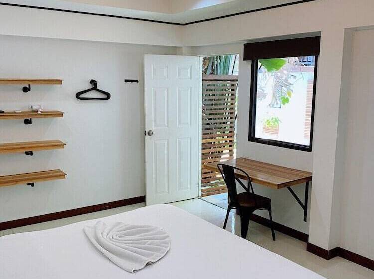اتاق لوکس, The Reef Hotel & Studios