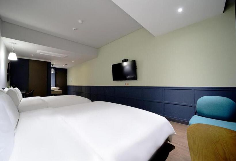 Семейный Номер, Seomyeon Hound Hotel 1st Street