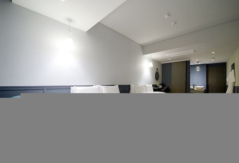 Семейный Номер, Seomyeon Hound Hotel 1st Street