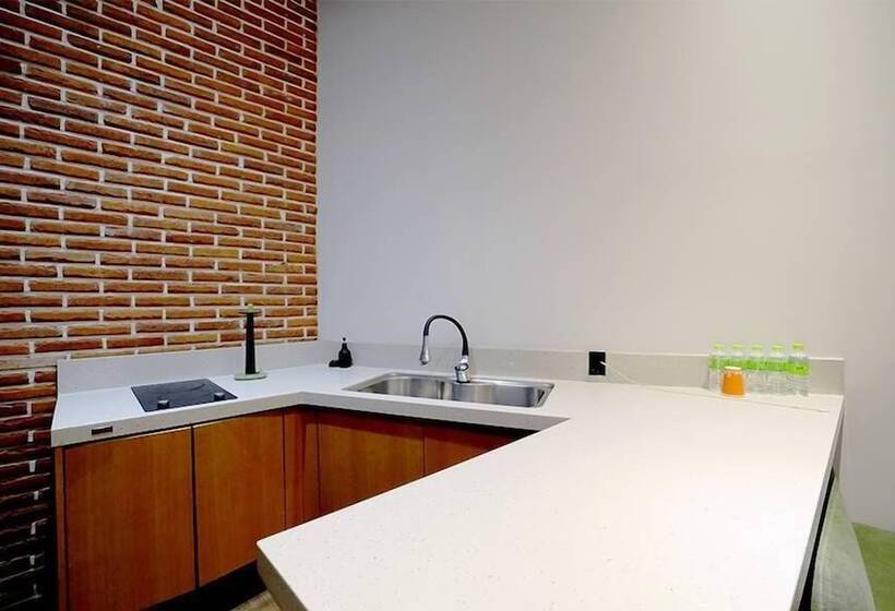 Семейный Номер, Seomyeon Hound Hotel 1st Street
