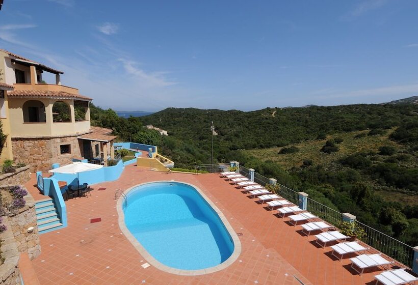 プールビューの２ベッドルームアパート, Vallemare Residence E Studios