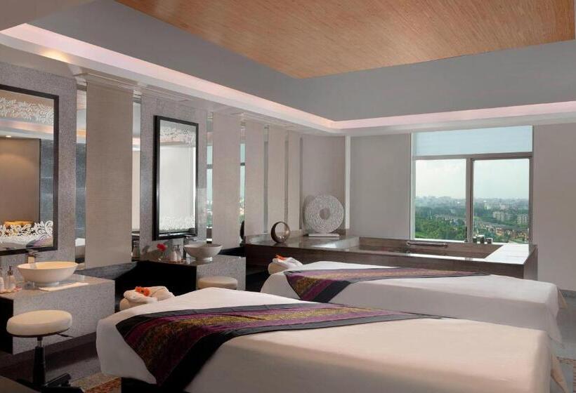 Club Room King Bed, Le Méridien Dhaka