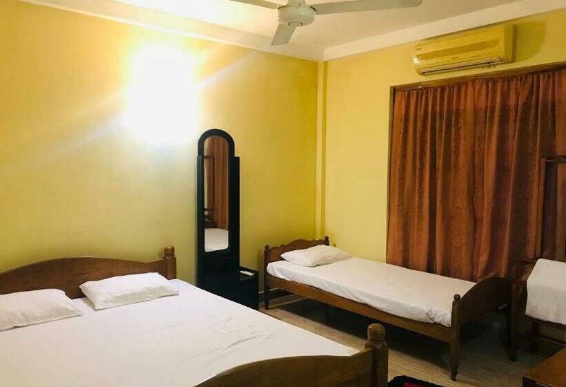 اتاق خانوادگی, Green Parrot Family Resort