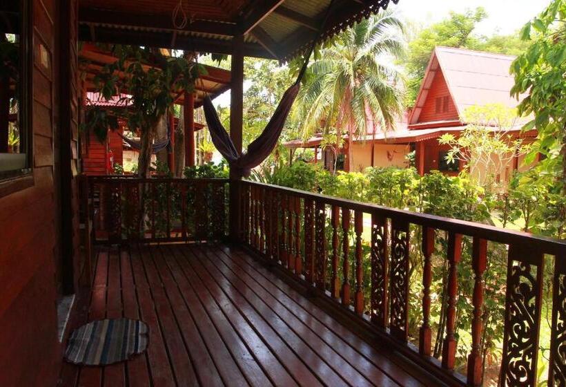 패밀리 방갈로, Longtail Beach Resort