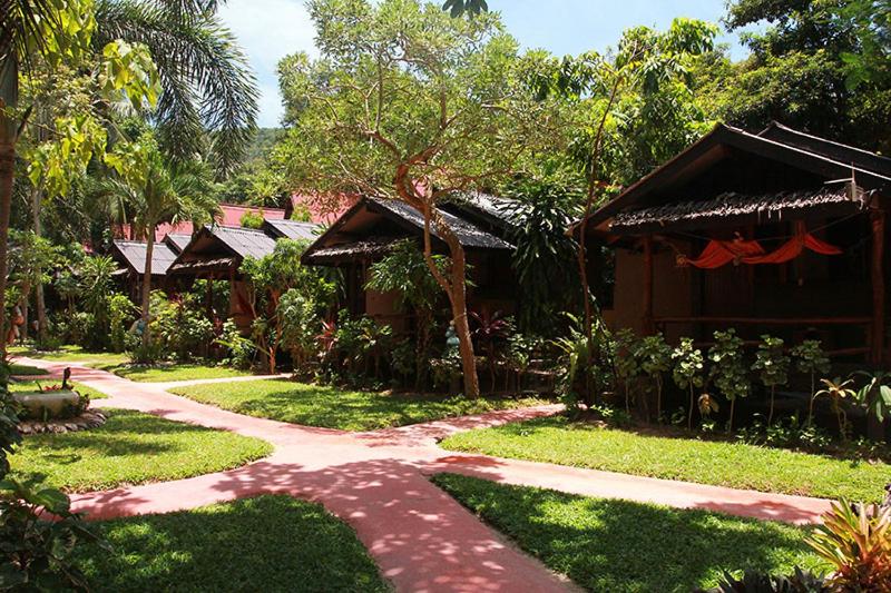 스탠다드 방갈로, Longtail Beach Resort