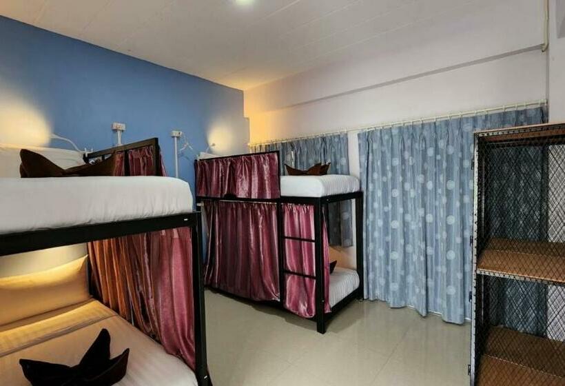 تختخواب در اتاق مشترک, Save Hostel