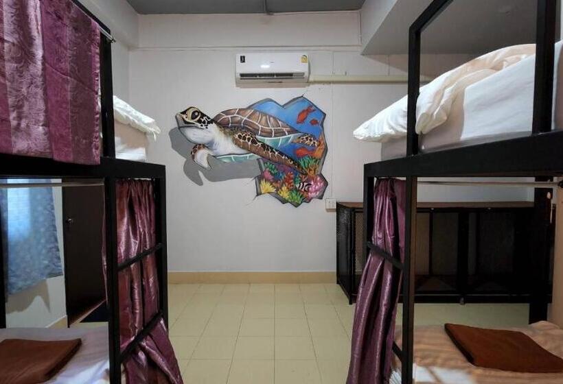 تختخواب در اتاق مشترک, Save Hostel