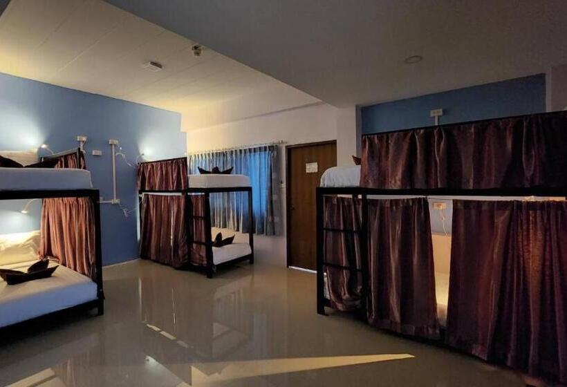 تختخواب در اتاق مشترک, Save Hostel