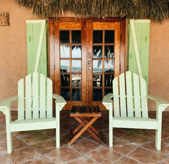 سوییت با چشم‌انداز جانبی دریا, Caye Casa