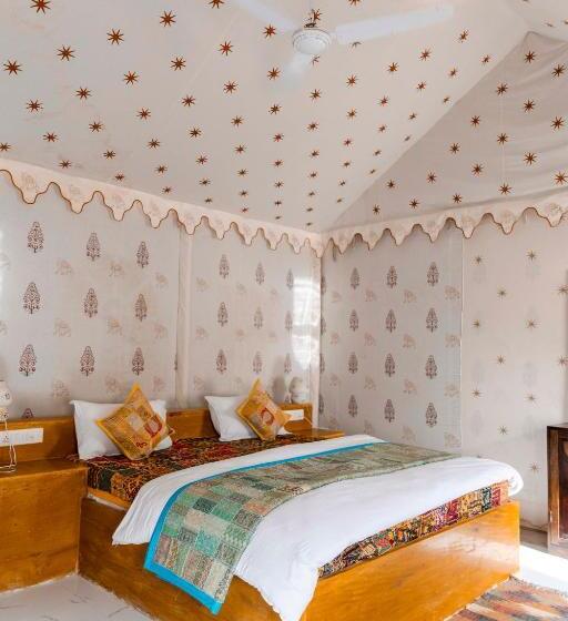 סטודיו משפחתי, Nomads Heaven Desert Camp Jaisalmer
