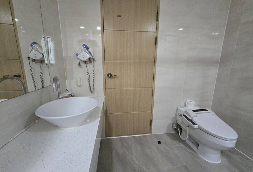 اتاق لوکس با چشم‌انداز دریا, Yeosu Narsha