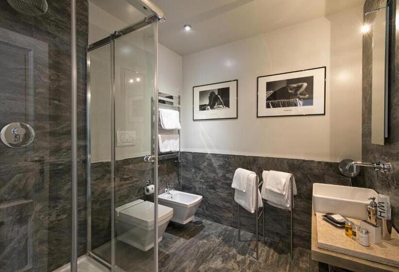 חדר משפחתי, The Independent Suites