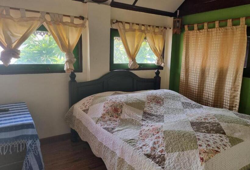 Номер Стандарт с Балконом, บ้านนางฟ้า เกาะสีชัง Baan Nangfa