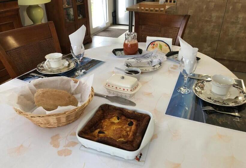 Номер Стандарт Вид на Сад, Chez Yolande