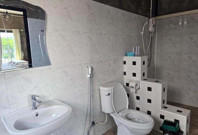 Family Suite, ไร่ปาริชาติ
