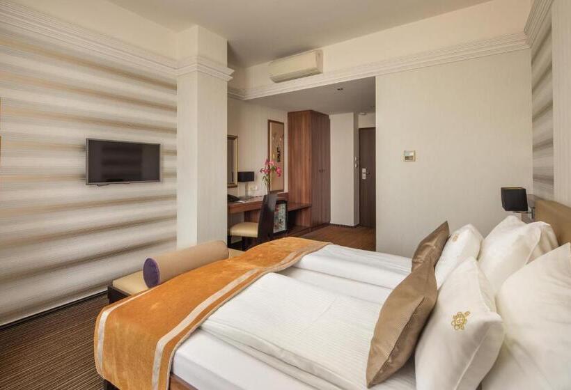 Номер Superior, Grand Hotel Glorius Makó