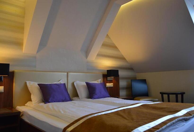 Семейный Номер, Grand Hotel Glorius Makó