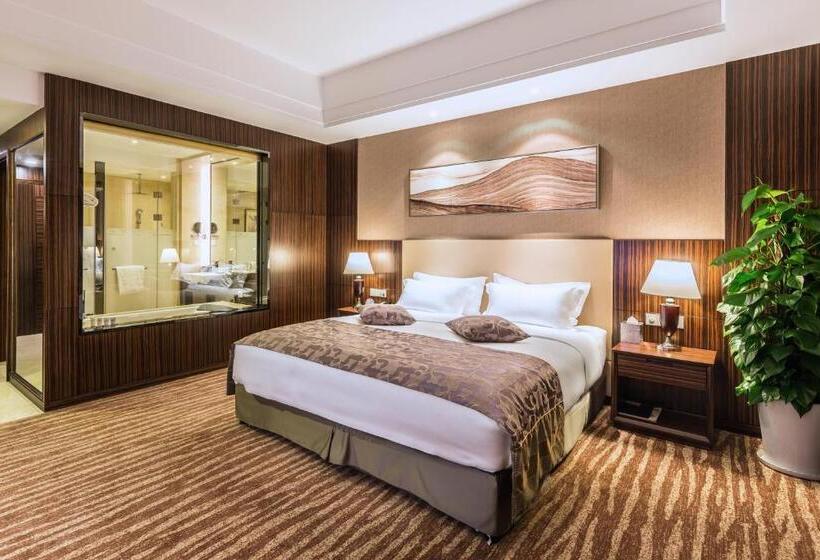 Номер Deluxe Кровать Кинг, Grand Mercure Qingdao Airlines