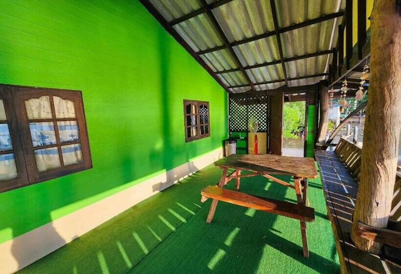 Семейный Номер Боковой Вид на Море, Banmae Resort Kohchang