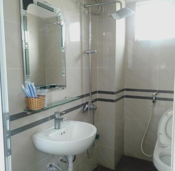 اتاق لوکس, Khách Sạn Crown   Gần đại Học Nông Lâm Tn