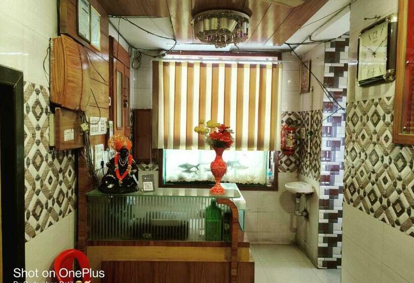 Трехместный Номер Классика, Pop Hotel Sudarshan