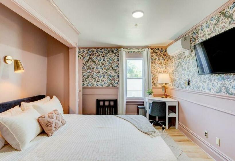 Студия Стандарт, Suite 4 Historic Art City Inn