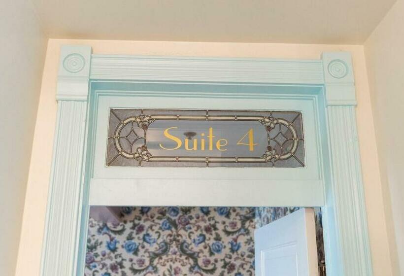 Студия Стандарт, Suite 4 Historic Art City Inn