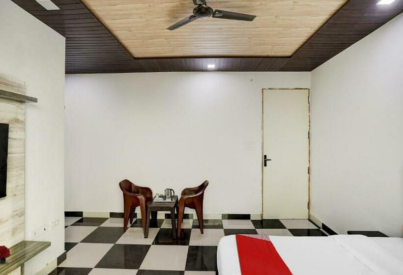 Трехместный Номер Классика, Collection O Hotel Love Garden