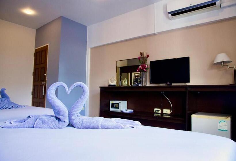 Номер Стандарт Трехместный, Golden Guesthouse By The Beach Cha Am