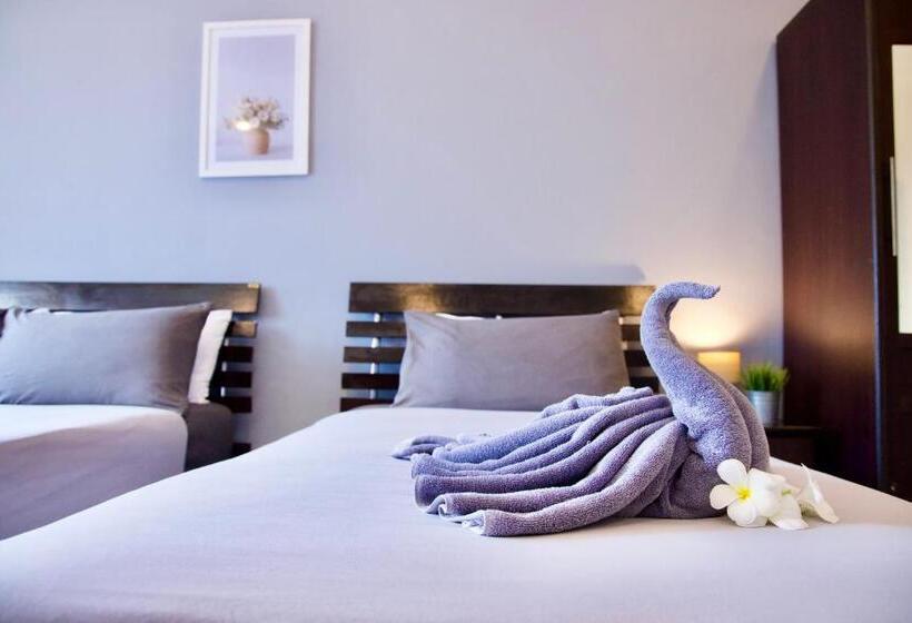 Номер Стандарт Трехместный, Golden Guesthouse By The Beach Cha Am