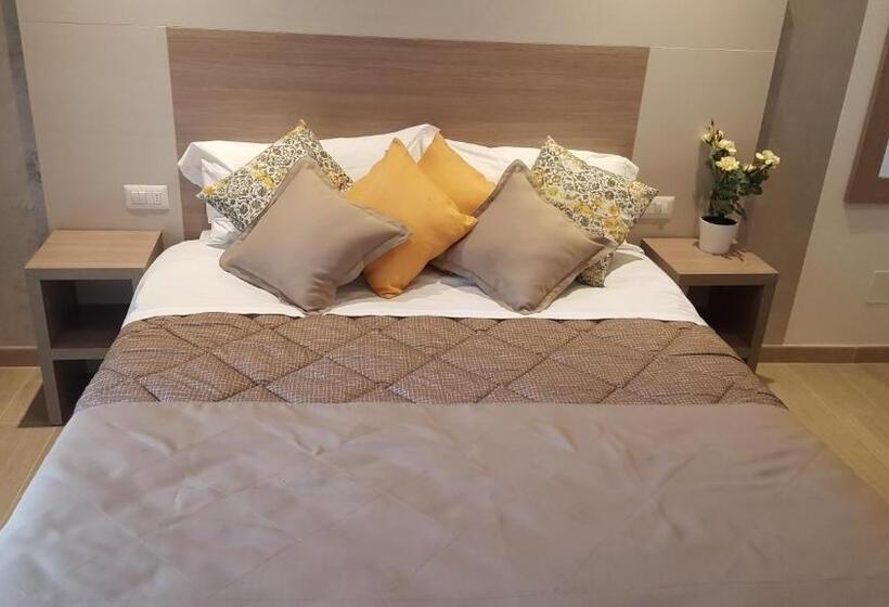 استودیو استاندارد با بالکن, Luxor Florence