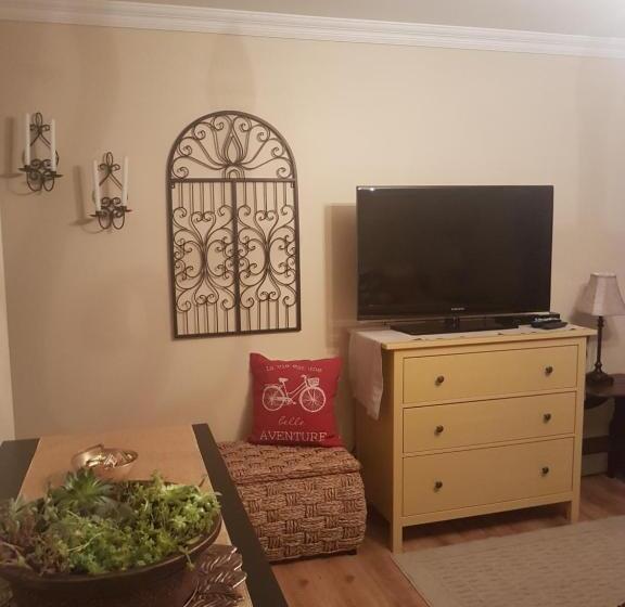 Номер Стандарт Вид на Сад, Trinity Guest House