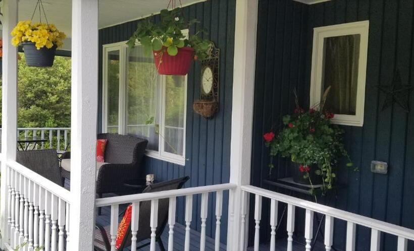 Номер Стандарт Вид на Сад, Trinity Guest House