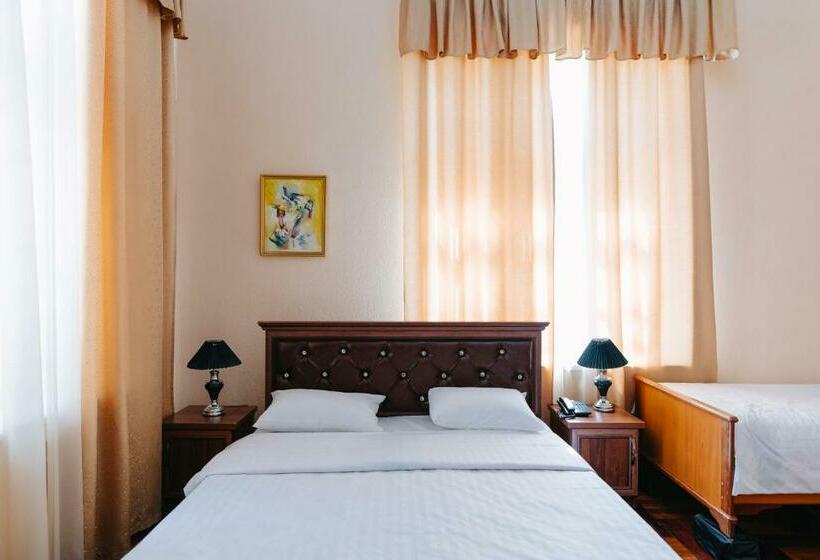 패밀리 룸, Lion B&b