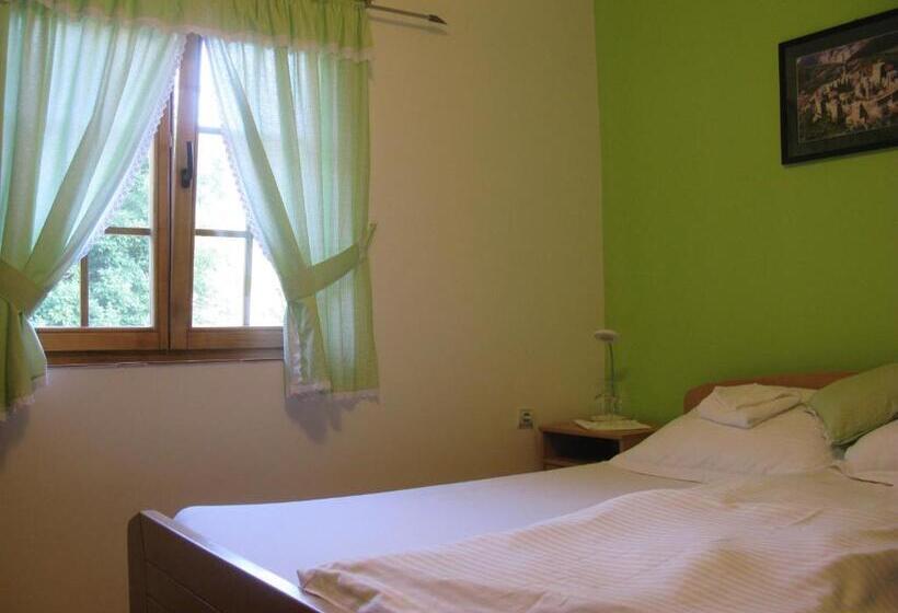 اتاق استاندارد با چشم‌انداز کوهستان, Apartments Izvor Lisine
