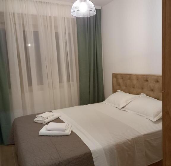 استودیوی لوکس, Solaris Apartments