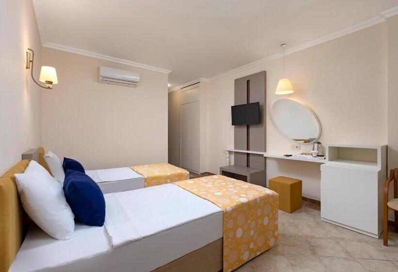Семейный Номер Боковой Вид на Море, Euphoria Comfort Beach Alanya