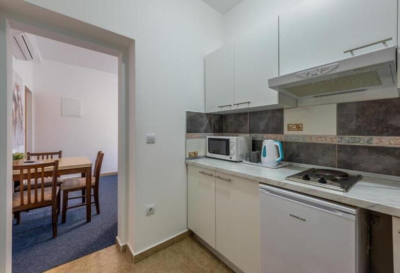 Студио Стандарт с Балконом, Aparthotel Plat