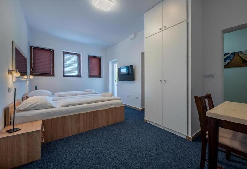 Студио Стандарт с Балконом, Aparthotel Plat