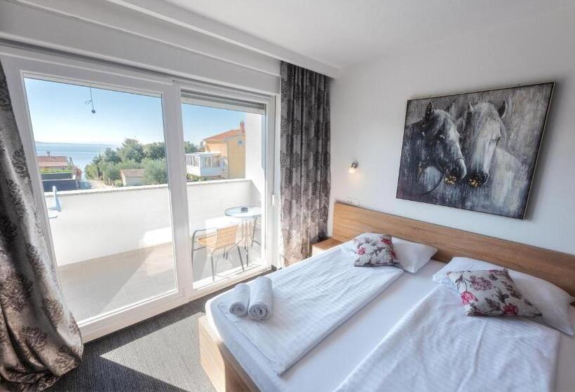 Номер Deluxe Вид на Море с Балконом, Aparthotel Plat