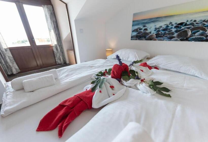 Номер Комфорт Вид на Море, Aparthotel Plat