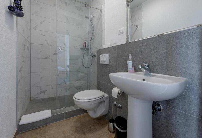 Номер Комфорт Вид на Бассейн, Aparthotel Plat