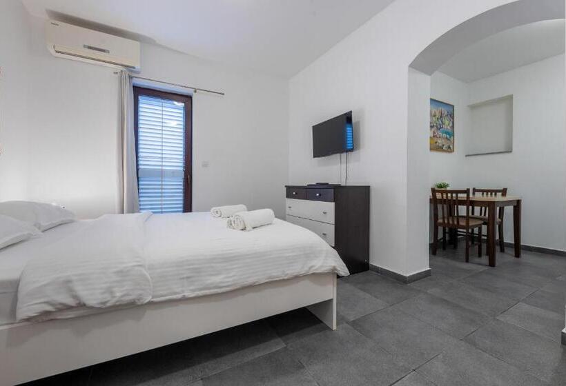 Студио Стандарт Вид на Бассейн, Aparthotel Plat