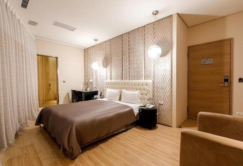 اتاق کلاس بیزنس, Motel Stars