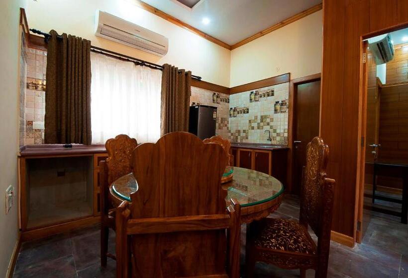 주니어 스위트, Tuskar S Riverside Resort